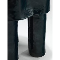 <a href="https://www.galeriegosserez.com/artistes/salomon-celine.html">Céline Salomon</a> - Owen - Table d'appoint 3 pieds